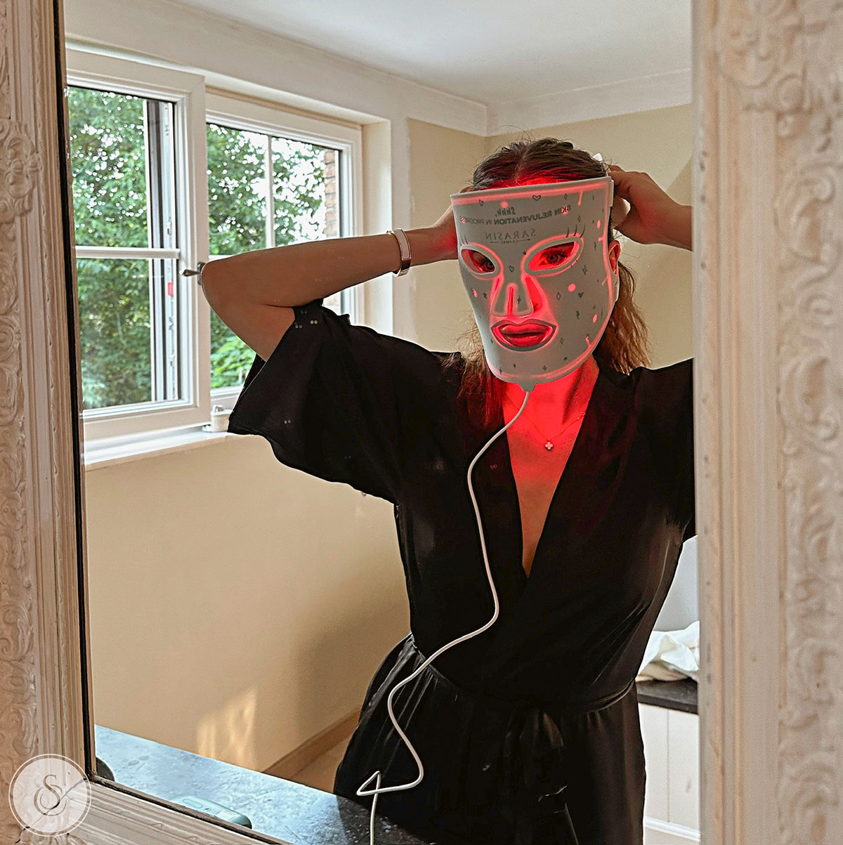 led masker vrouw spiegel